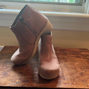 Dansko Maria Women's Leather Boots in Dusky Rose/Taupe; size 39/8.5
